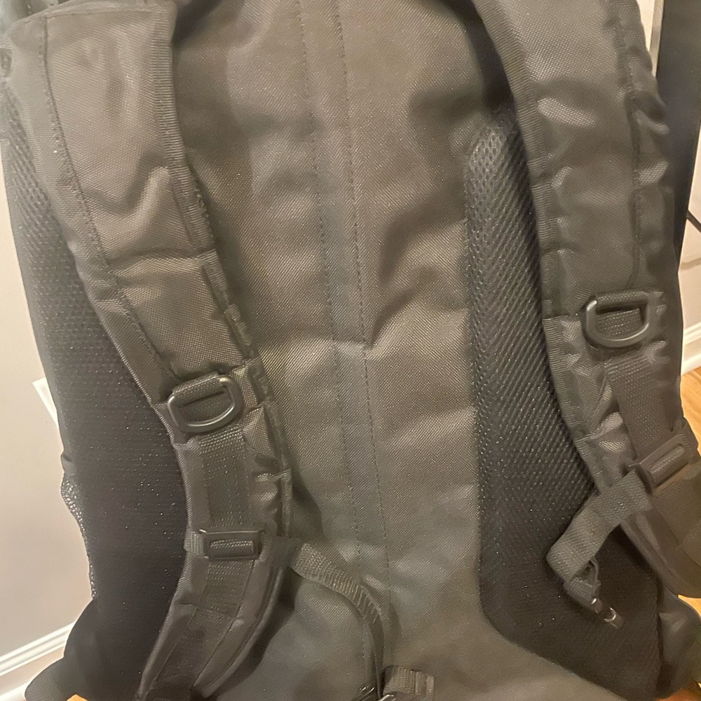 ASUS ROG Black Gaming Backpack - Picture 2 of 4